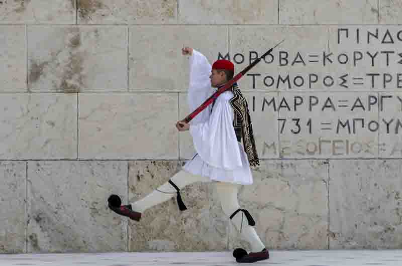 144 - Grecia - Atenas - El Parlamento - Evzon de guardia